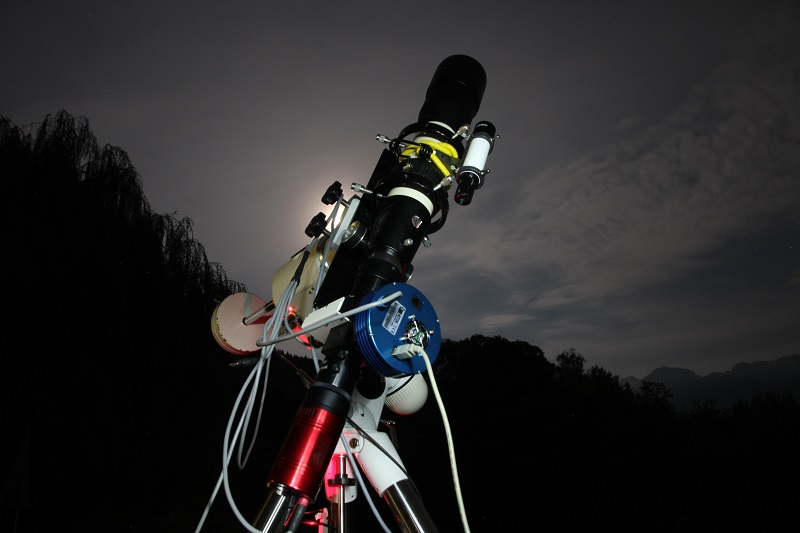 web_IMG_7190 Alpy600-TV85 moon and clouds.jpg