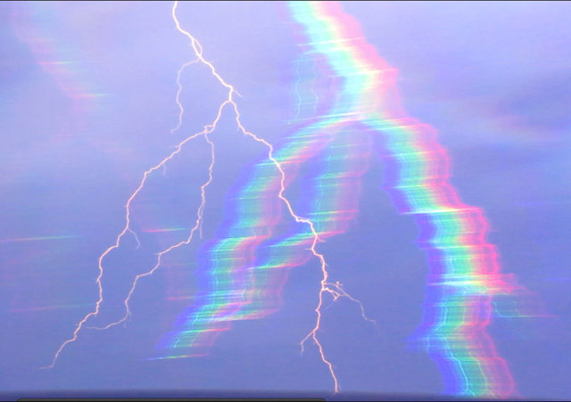 lightning recorded by Martin Huwilwer, Canon G1x 300 L/mm grating